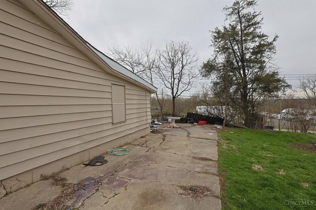 9017 West Road, Cleves, OH 45002