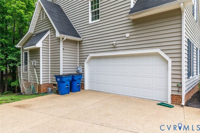 9262 Smallwood Ct, Mechanicsville, VA 23116