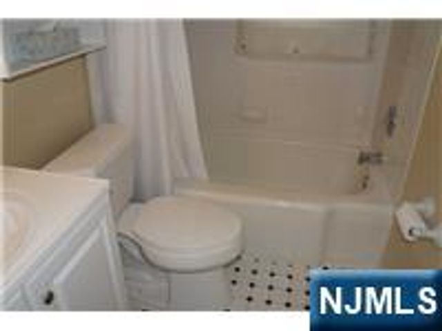 62 Reid Avenue, Bergenfield, NJ 07621