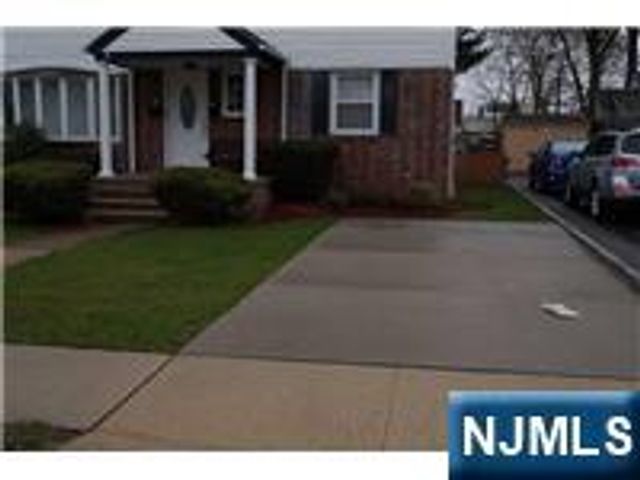 62 Reid Avenue, Bergenfield, NJ 07621