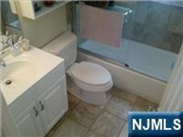 62 Reid Avenue, Bergenfield, NJ 07621