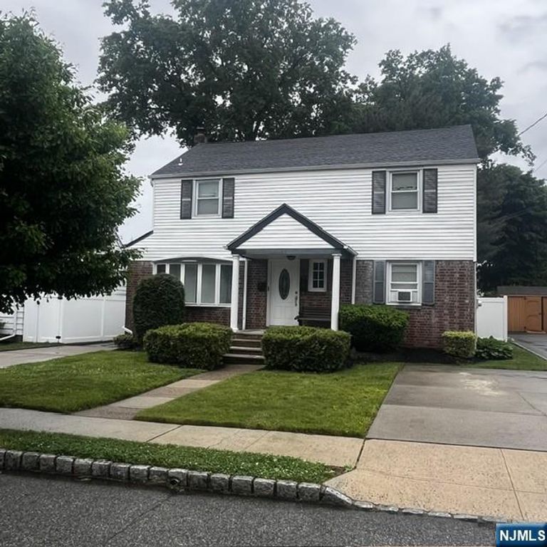 62 Reid Avenue, Bergenfield, NJ 07621
