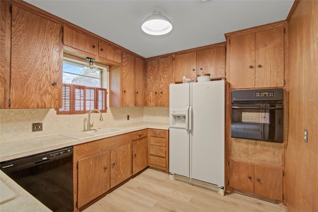 119 Poppy Street, Lake Jackson, TX 77566