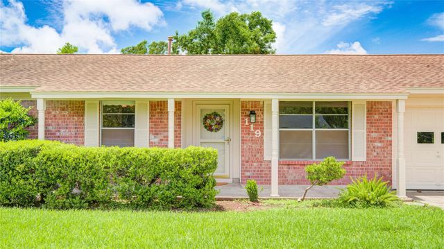 119 Poppy Street, Lake Jackson, TX 77566