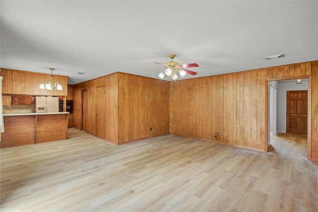 119 Poppy Street, Lake Jackson, TX 77566