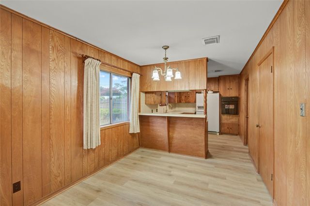 119 Poppy Street, Lake Jackson, TX 77566