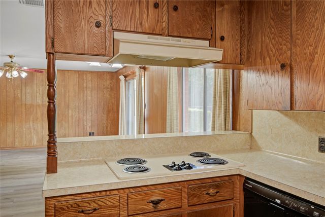 119 Poppy Street, Lake Jackson, TX 77566