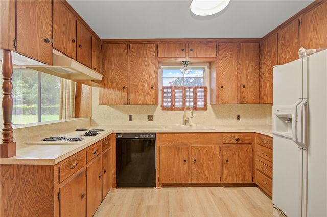 119 Poppy Street, Lake Jackson, TX 77566