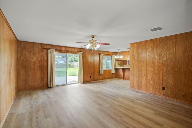 119 Poppy Street, Lake Jackson, TX 77566