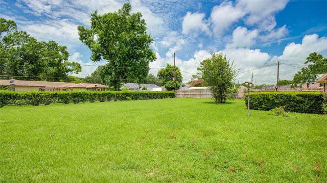 119 Poppy Street, Lake Jackson, TX 77566