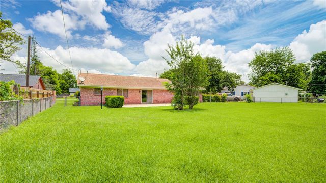 119 Poppy Street, Lake Jackson, TX 77566