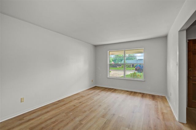 119 Poppy Street, Lake Jackson, TX 77566