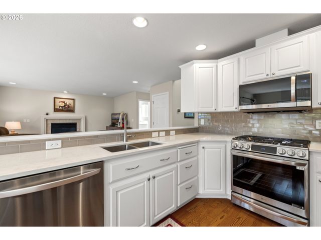 2020 Ne 51ST Ave, Hillsboro, OR 97124