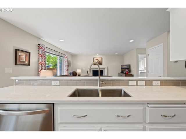 2020 Ne 51ST Ave, Hillsboro, OR 97124