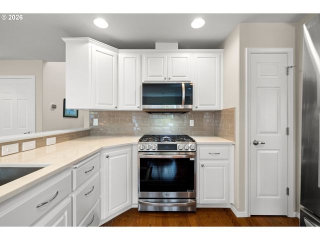 2020 Ne 51ST Ave, Hillsboro, OR 97124