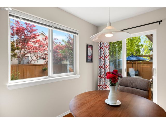 2020 Ne 51ST Ave, Hillsboro, OR 97124