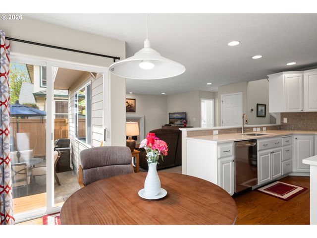 2020 Ne 51ST Ave, Hillsboro, OR 97124