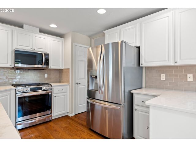 2020 Ne 51ST Ave, Hillsboro, OR 97124