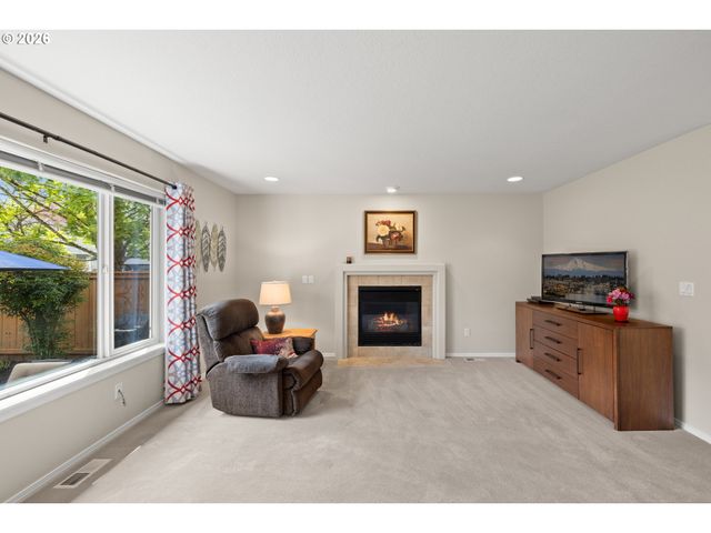 2020 Ne 51ST Ave, Hillsboro, OR 97124