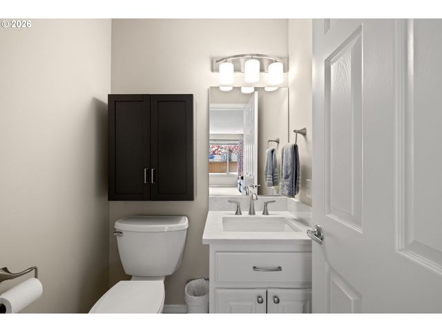 2020 Ne 51ST Ave, Hillsboro, OR 97124