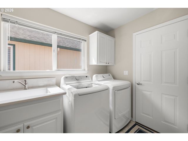 2020 Ne 51ST Ave, Hillsboro, OR 97124