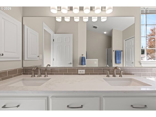 2020 Ne 51ST Ave, Hillsboro, OR 97124