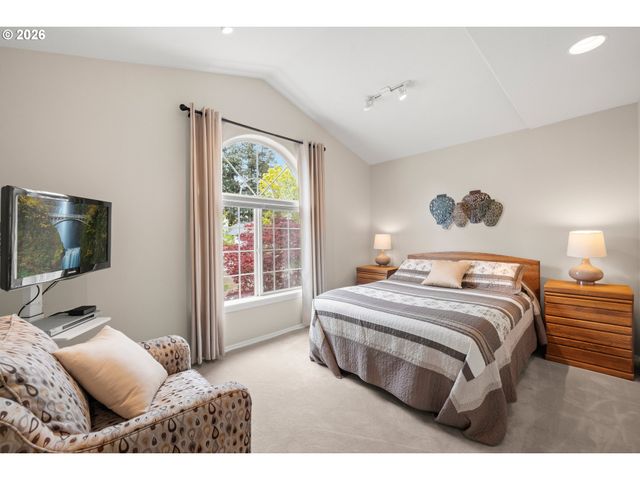 2020 Ne 51ST Ave, Hillsboro, OR 97124