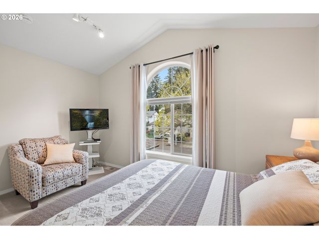 2020 Ne 51ST Ave, Hillsboro, OR 97124