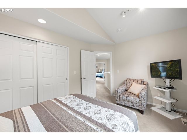 2020 Ne 51ST Ave, Hillsboro, OR 97124