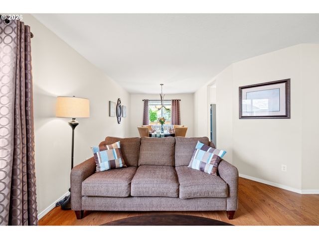 2020 Ne 51ST Ave, Hillsboro, OR 97124