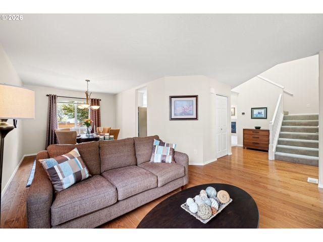 2020 Ne 51ST Ave, Hillsboro, OR 97124