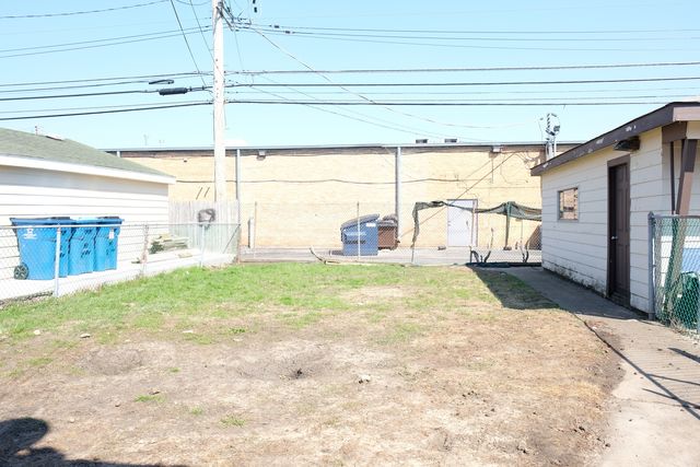 14435 Karlov Avenue, Midlothian, IL 60445