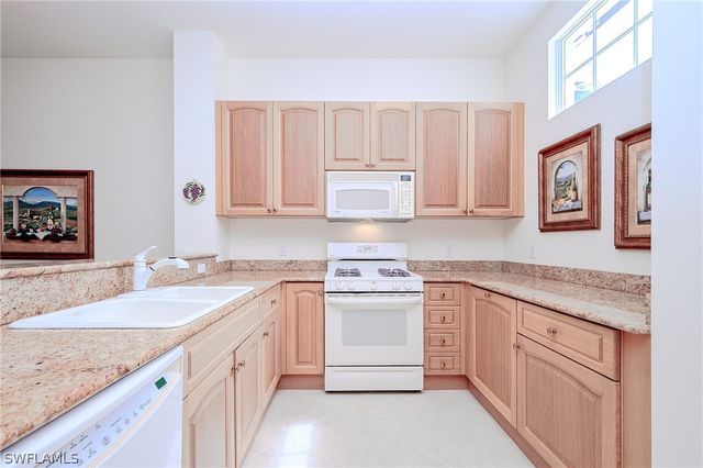 3745 Montreux LN 3-202, Naples, FL 34114