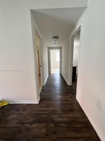230 SW 117th Terrace 11207, Pembroke Pines, FL 33025