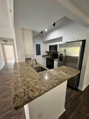 230 SW 117th Terrace 11207, Pembroke Pines, FL 33025