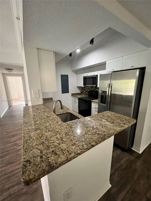 230 SW 117th Terrace 11207, Pembroke Pines, FL 33025