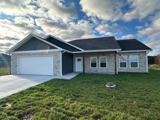 726 VINE DR, Holts Summit, MO 65043