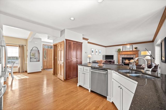 4704 W Xavier DRIVE, Franklin, WI 53132