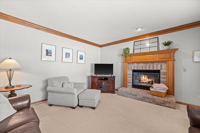 4704 W Xavier DRIVE, Franklin, WI 53132