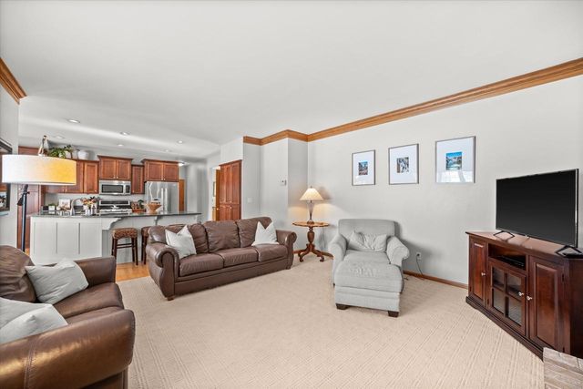 4704 W Xavier DRIVE, Franklin, WI 53132