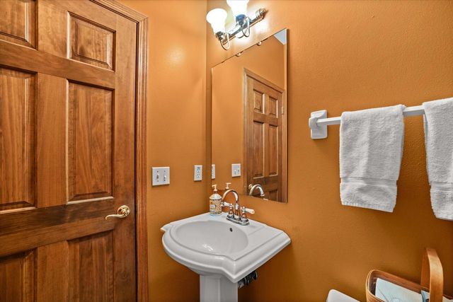 4704 W Xavier DRIVE, Franklin, WI 53132