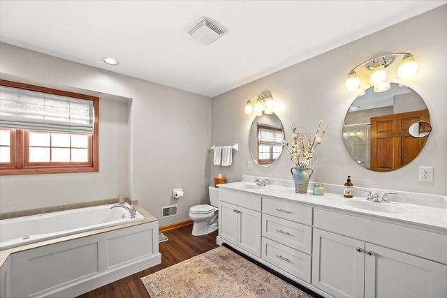 4704 W Xavier DRIVE, Franklin, WI 53132