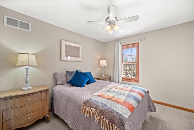 4704 W Xavier DRIVE, Franklin, WI 53132