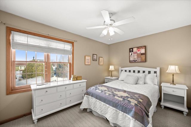 4704 W Xavier DRIVE, Franklin, WI 53132