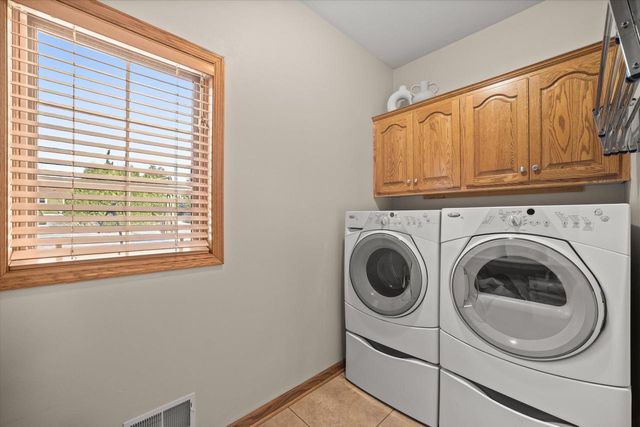 4704 W Xavier DRIVE, Franklin, WI 53132