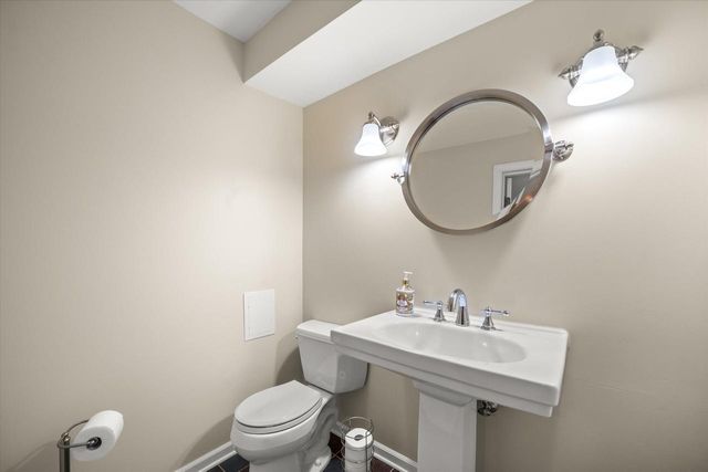 4704 W Xavier DRIVE, Franklin, WI 53132