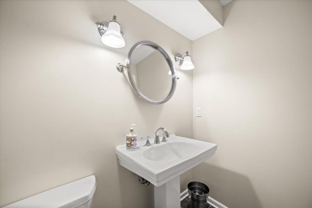 4704 W Xavier DRIVE, Franklin, WI 53132