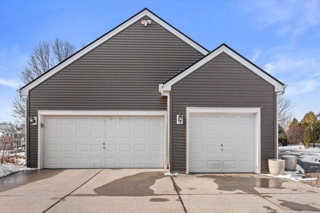 4704 W Xavier DRIVE, Franklin, WI 53132