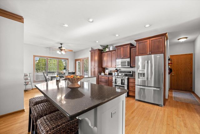 4704 W Xavier DRIVE, Franklin, WI 53132