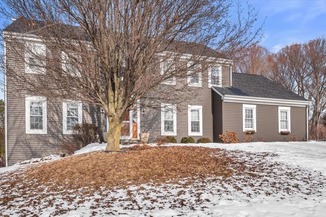 4704 W Xavier DRIVE, Franklin, WI 53132